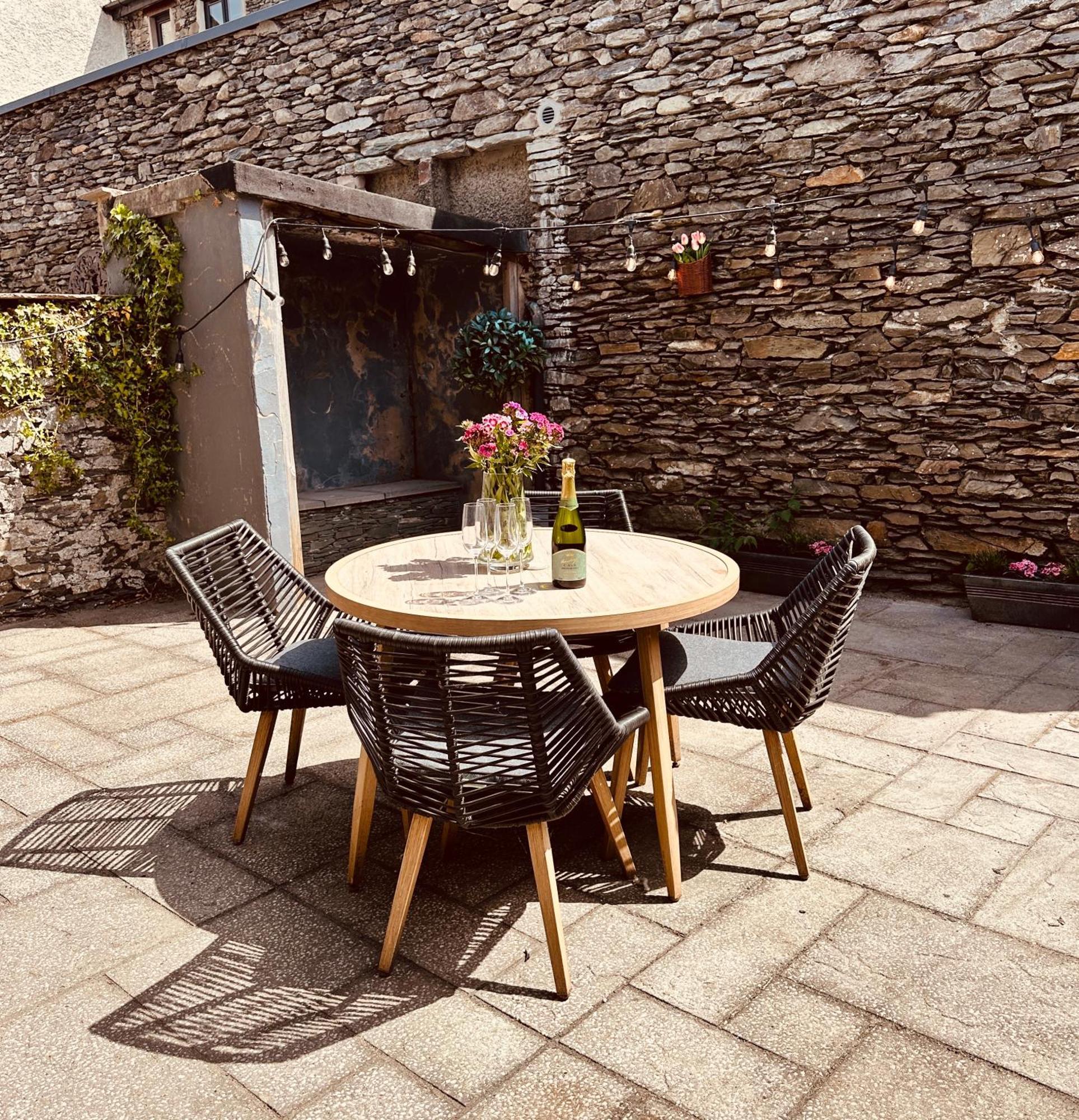 Woodland Cottage - Private Courtyard - Pet Friendly Retreat In The Heart Of Windermere Exterior photo